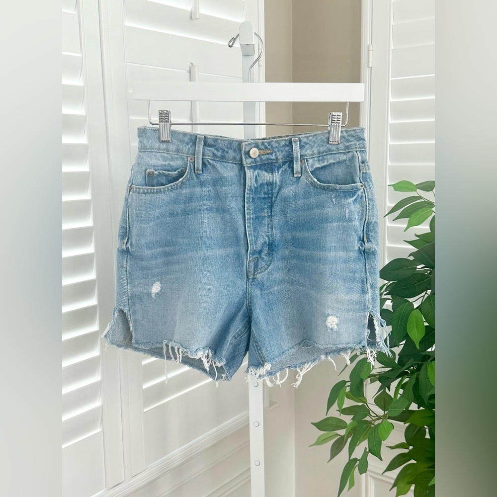 BDG Urban Outfitters High-Rise Cut Off Jean Shorts in a Light Wash Size 27